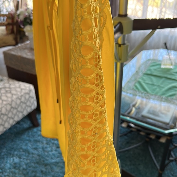 Light and airy blouse - Picture 2 of 2